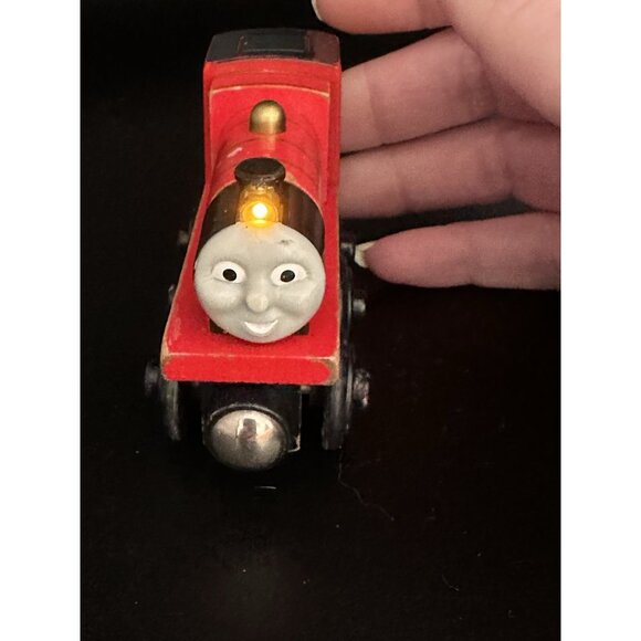Thomas Wooden Railway Vtg 2003 James Lights The Way WORKS #5 Train Engine - Picture 9 of 16